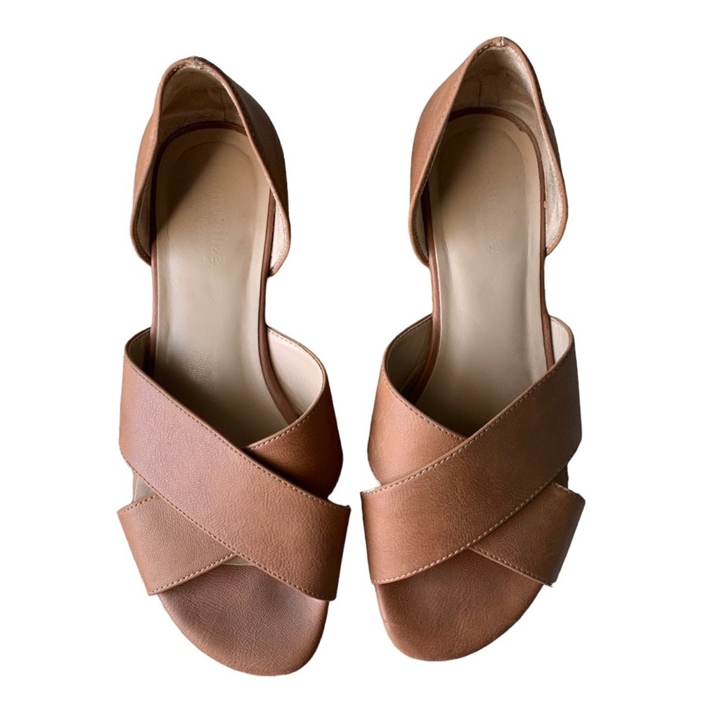 Naturalizer brown cross-strap open toe sandals / flats